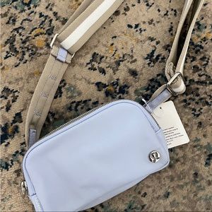 Lululemon everywhere crossbody